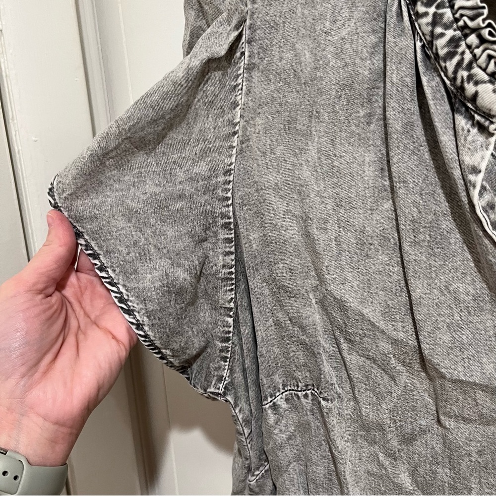 Gray Blouse - Picture 3 of 3